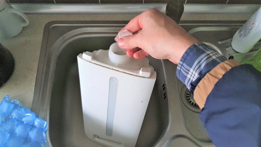 Test kostek lodu napełnianie zbiornika Philips AC2729/50