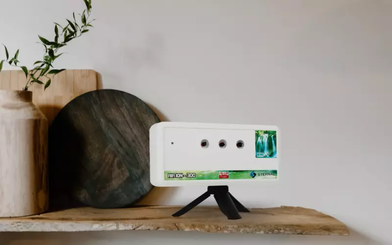 Ostrzowy jonizator powietrza na półce