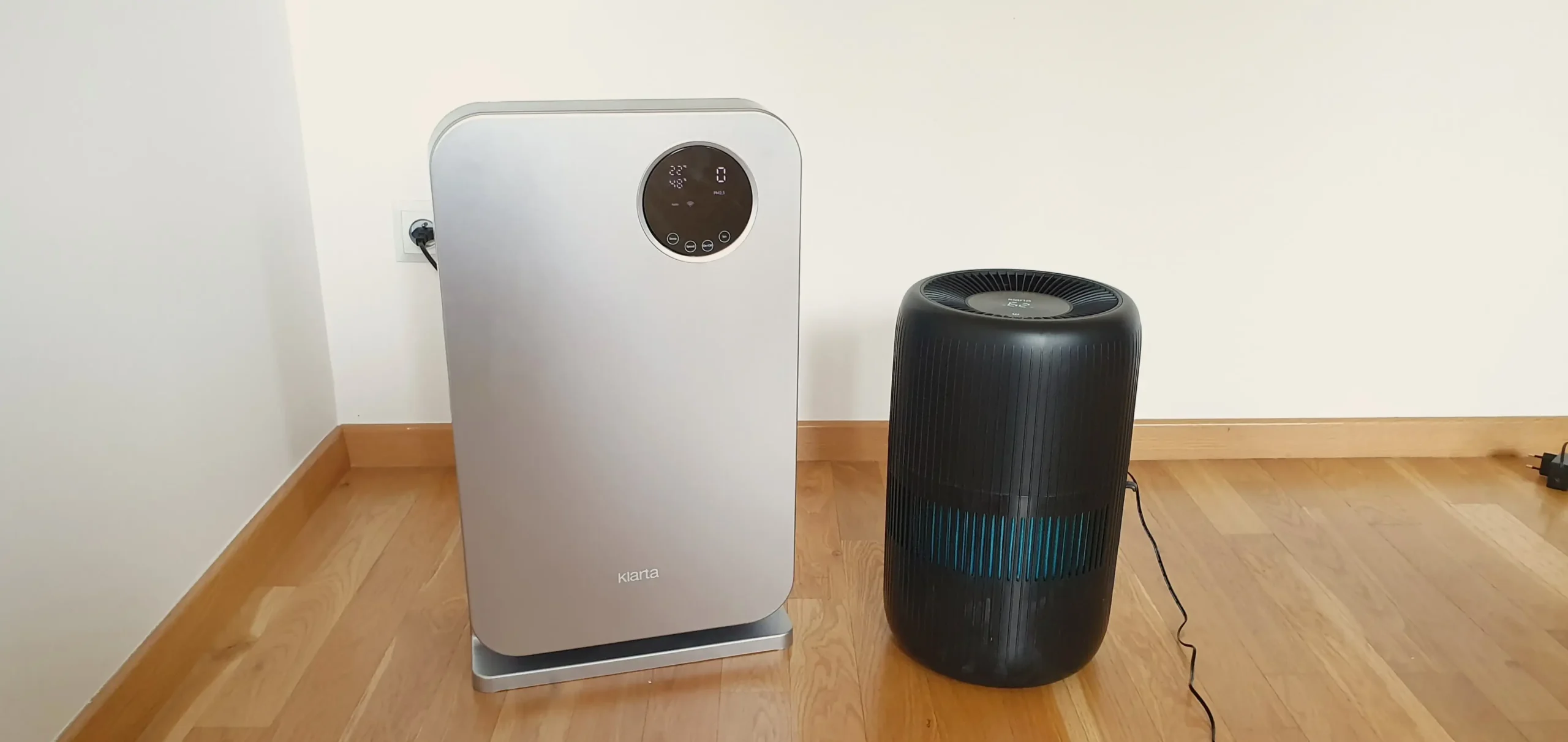 Od lewej: oczyszczacz powietrza Klarta Forste 4 i nawilzacz powietrza Klarta Humea Grande WiFi