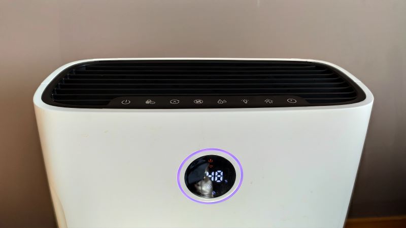 Panel sterowania i numeryczny wskaźnik jakości powietrza w oczyszczaczu Philips AC2729/50