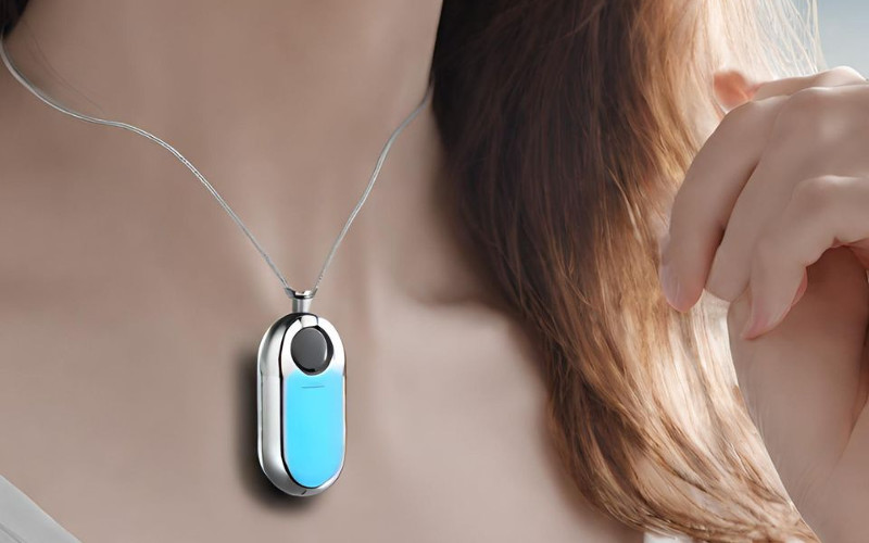 oczyszczacz powietrza na szyi