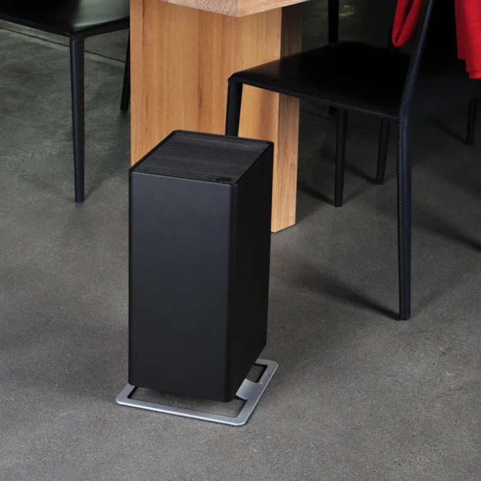 Czarny Stadler Form Viktor V-001