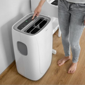 Klimatyzator przenośny Sencor SAC MT9020C w pokoju