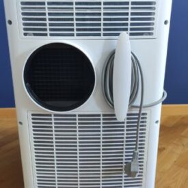 Adler AD 7925 tył wraz z uchwytem na kabel i otworem na rurę wyrzutową