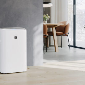 oczyszczacz powietrza Sharp-UA-KIN50E-W w pokoju