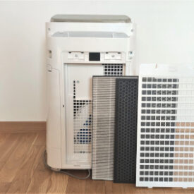 Tył oczyszczacza sharp kc d50euw i filtry