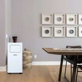 Klimatyzator przenośny Artnico AC-1A w pomieszczeniu