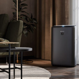 Oczyszczacz powietrza Sharp-UA-KINE-H w pokoju