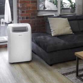 Klimatyzator przenośny Warmtec KP35W w salonie