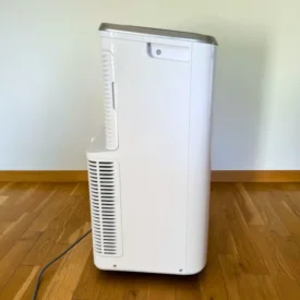 Klimatyzatory Electrolux EXP34U338HW ustawiony bokiem. Źródło Materiały własne